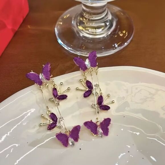 ๐โBetsey Johnson Elegant Sparkling Violet Butterfly Dangle Earrings ๐ - Picture 3 of 6